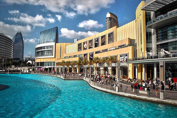 Dubai’de görülmesi gereken yerlerden Dubai Mall